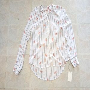 Long sleeve floral patterned blouse